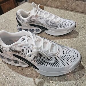 Nike Air Max DN White and Black Sneakers